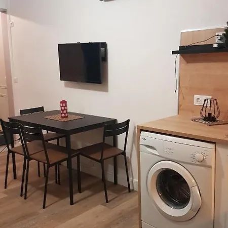 En Avec Piscine Proche Apartman *