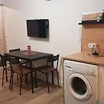 En Avec Piscine Proche Apartment *