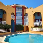 En Avec Piscine Proche Apartment *