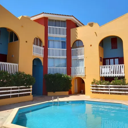 En Avec Piscine Proche Apartment *